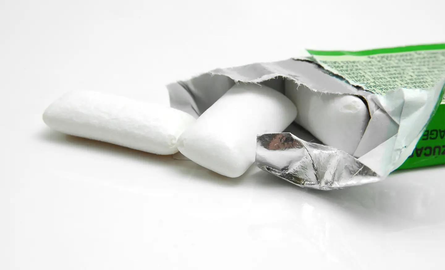Stop chewing: New research reveals the shocking number of microplastics ...