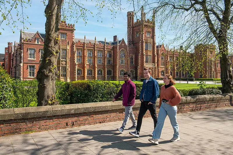 English | Courses | Queen's University Belfast